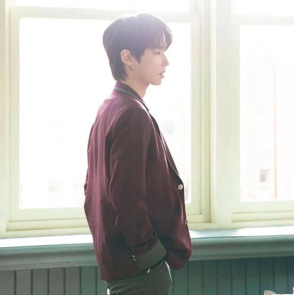 手机壁纸黄寅烨