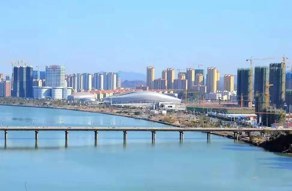 【方志于都】 诗一首:梦回故乡_丁克立