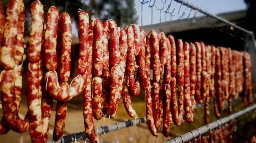 威远挂几百斤香肠的大户找到了你家的香肠灌好了吗