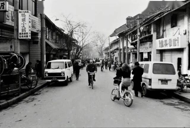 1995年,成都春熙路上买年货的人(组图)_年代