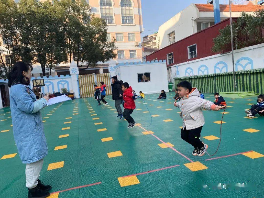 大家怎么练习跳绳的 fac98b82aea14401a417369123ea14d3.jpeg