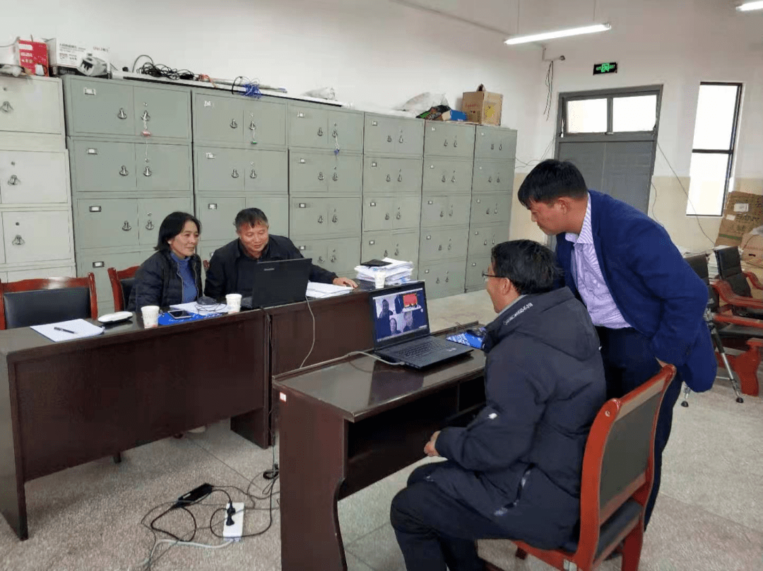 关于gdp的本科毕业论文_本科毕业证书(3)