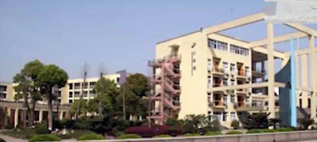 浙江一中学生宾馆内死亡，其母有重大作案嫌疑 知情人：这一家人都很优秀