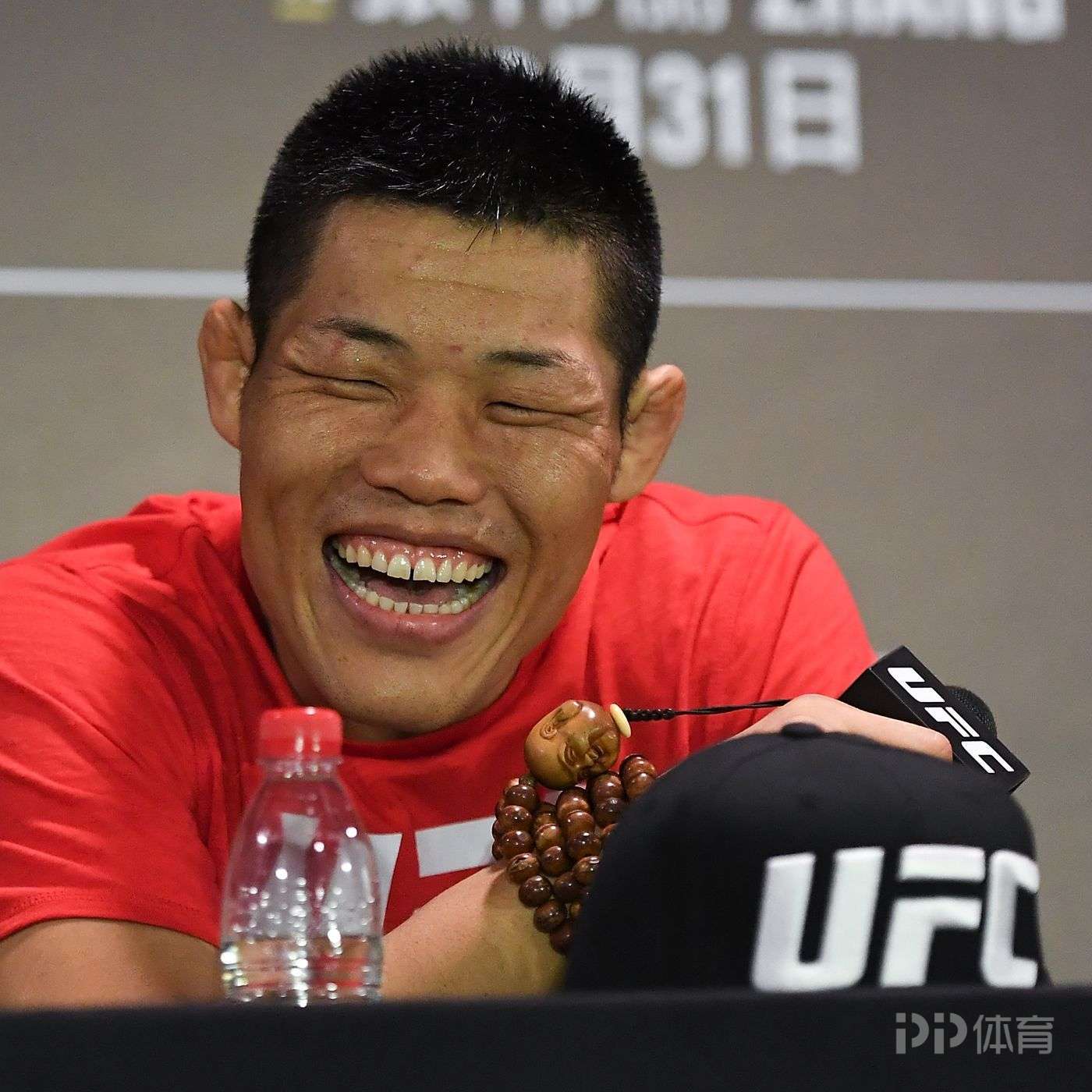 李景亮霸气ko杀回排行榜 创造ufc中国男子选手最高排名