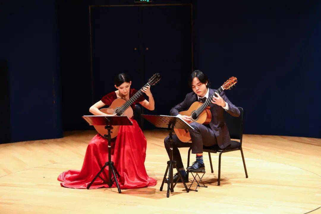 高艺独奏▲特邀嘉宾上海吉他乐团合奏▲演员谢幕吉他之乡--正安监制