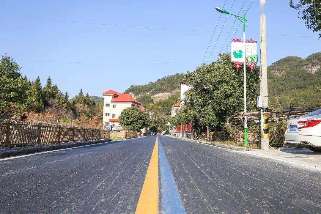 美翻了临城镇九洲村一起去看彩虹路吧