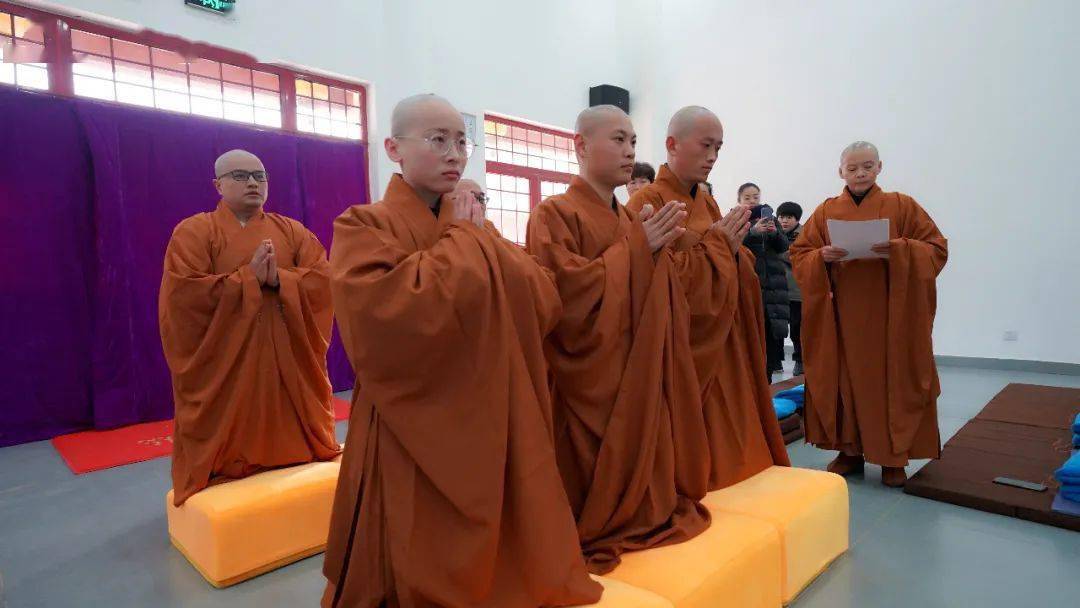 释迦牟尼佛成道日,兜率寺三位净人剃度出家