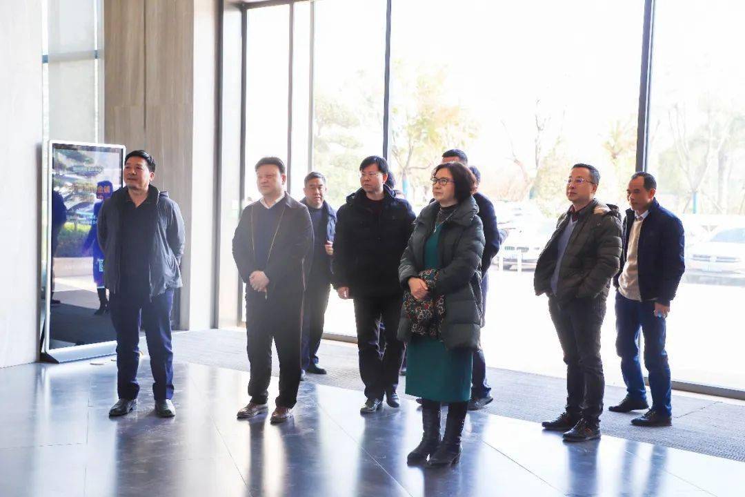 在恒科产业园,李文强一行调研了特色科技园区创新发展情况和科技园区