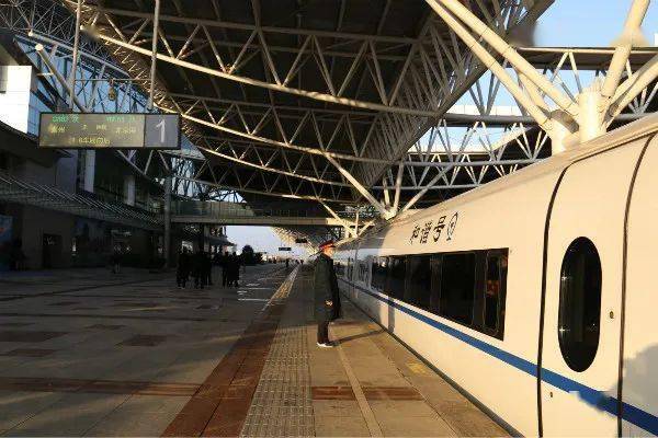 加强防控保畅通120调图新车人多项举措确保安全有序