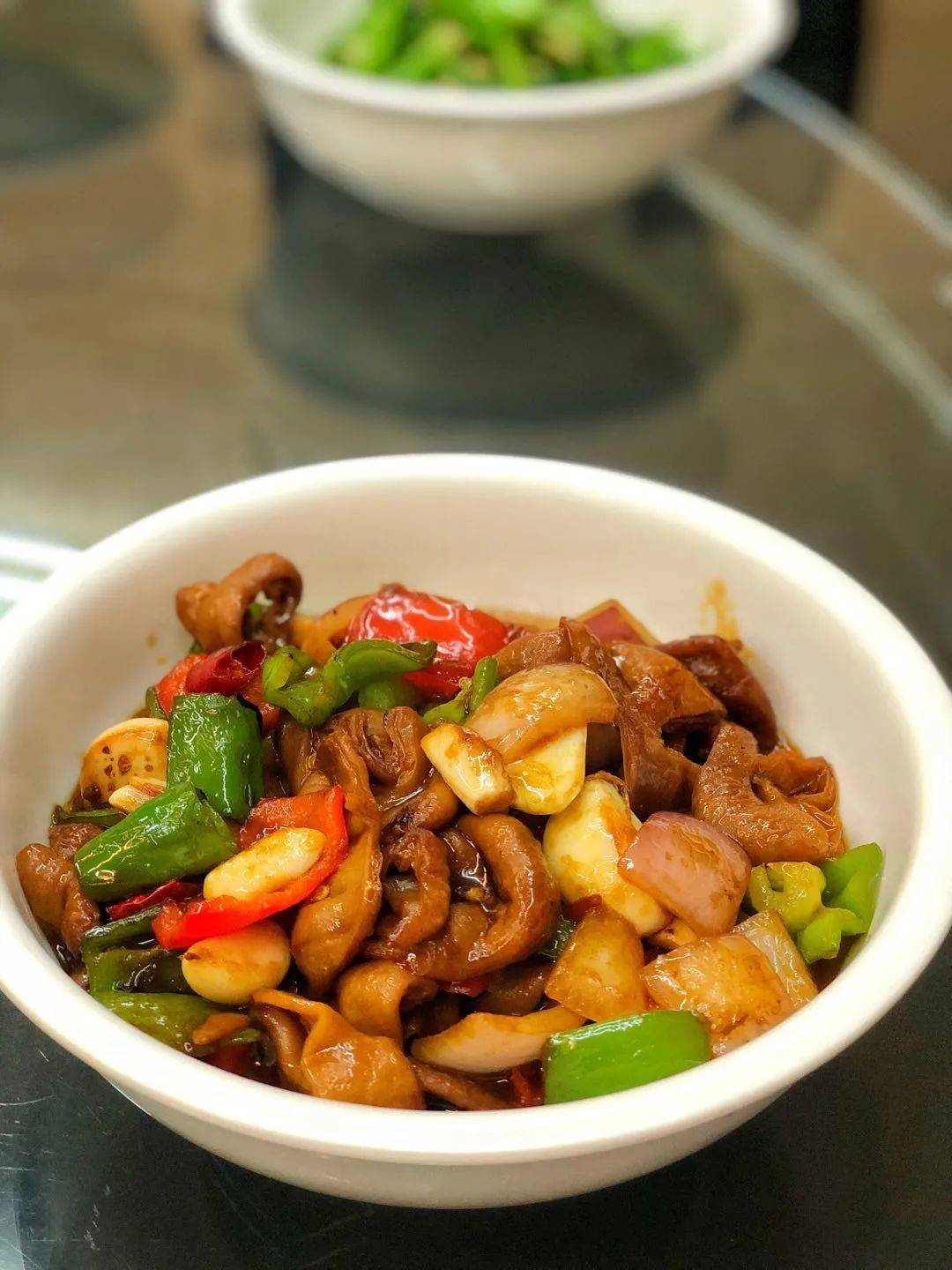 毕竟最开始吃大肠也都是吃这样的这个没有把肥油掏干我倒是不介意98