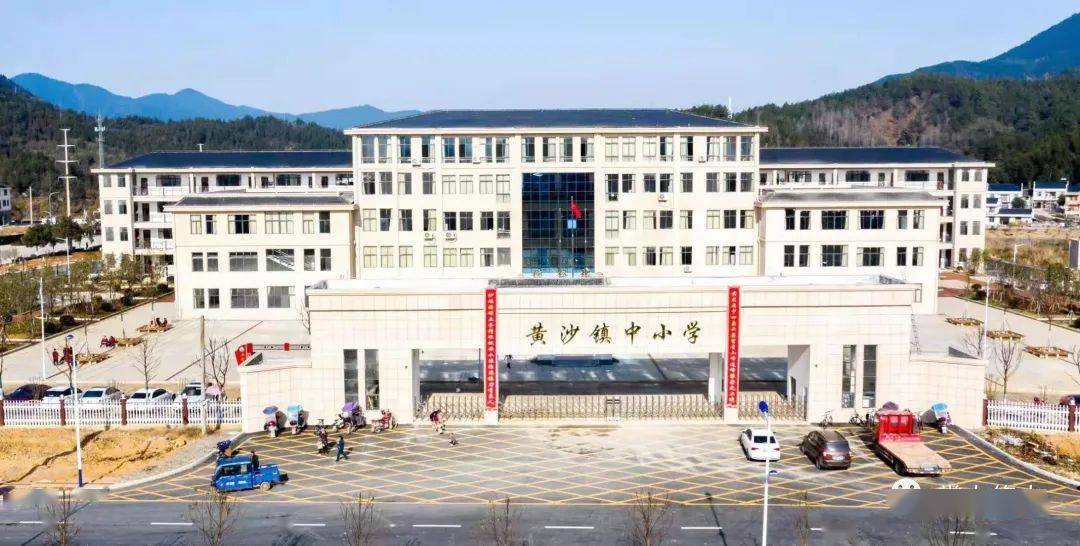 黄沙镇中小学生搬进了新校区校园环境真棒