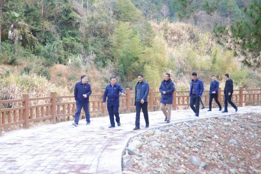 节前走访 温暖心田——省政府副秘书长到岭腰乡走访慰问_谌庆福