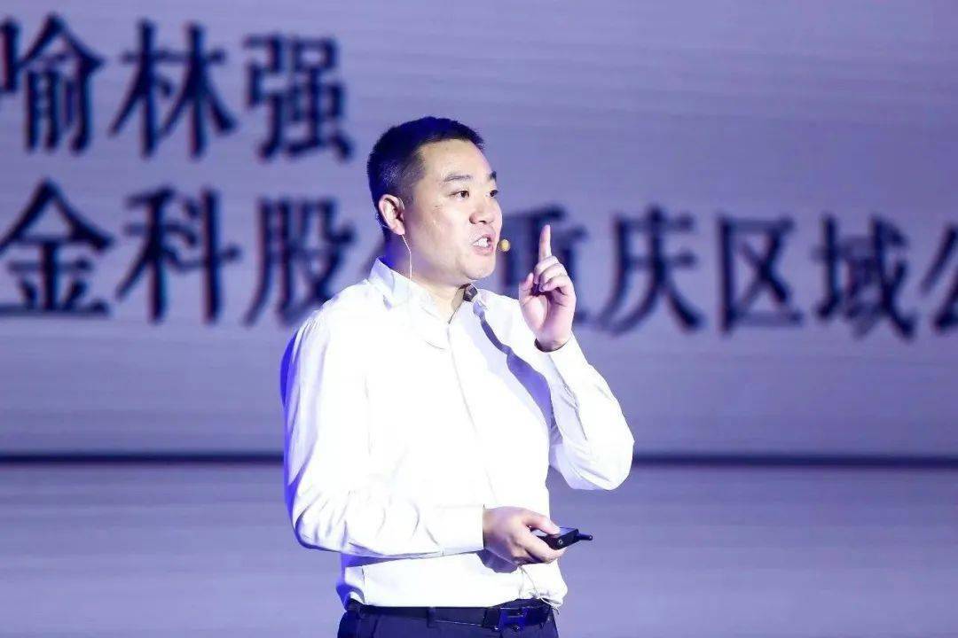 跟创始人黄红云从重庆涪陵一路走向全国,在"重庆公司总经理"的位置上