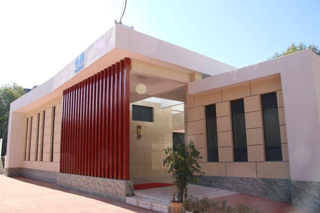 云农推进厕所革命这是美丽校园建设的缩影