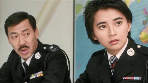 霸王花台湾一代女神胡慧中穿上警服造型英姿飒爽