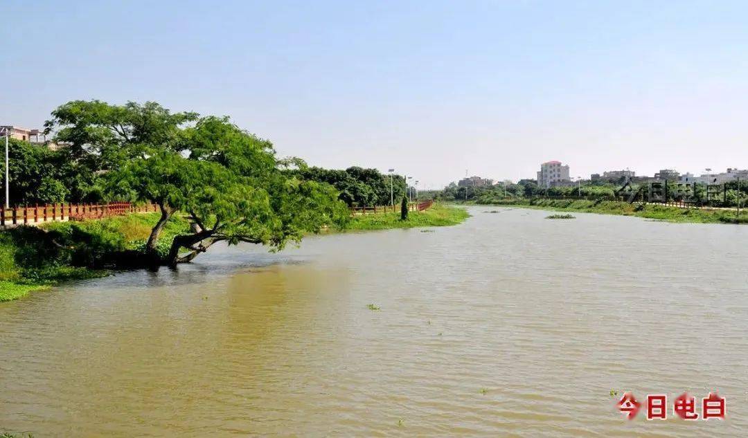 霞洞镇东坡河水清岸绿换新颜