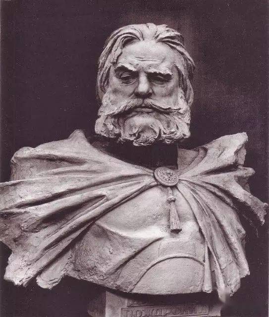 sandiskondrats雕塑确定塑造和简化人物