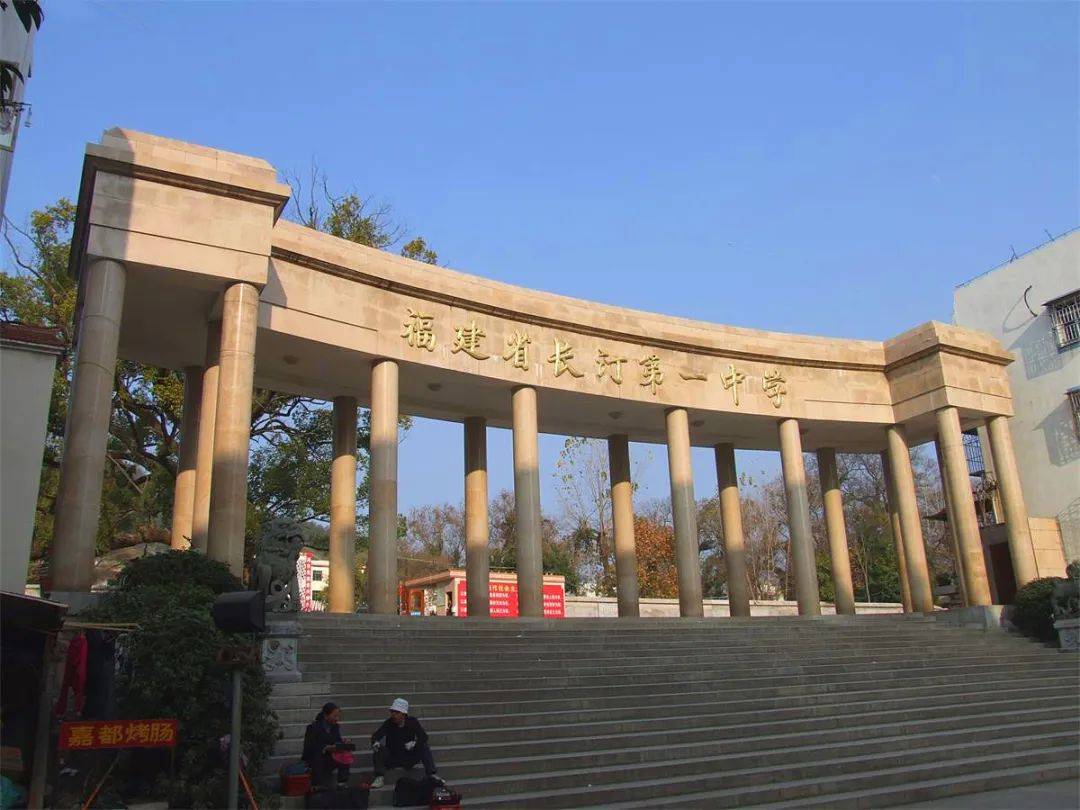 而闽西北部长汀县的百年名校长汀一中,也在新城区建设新校区.