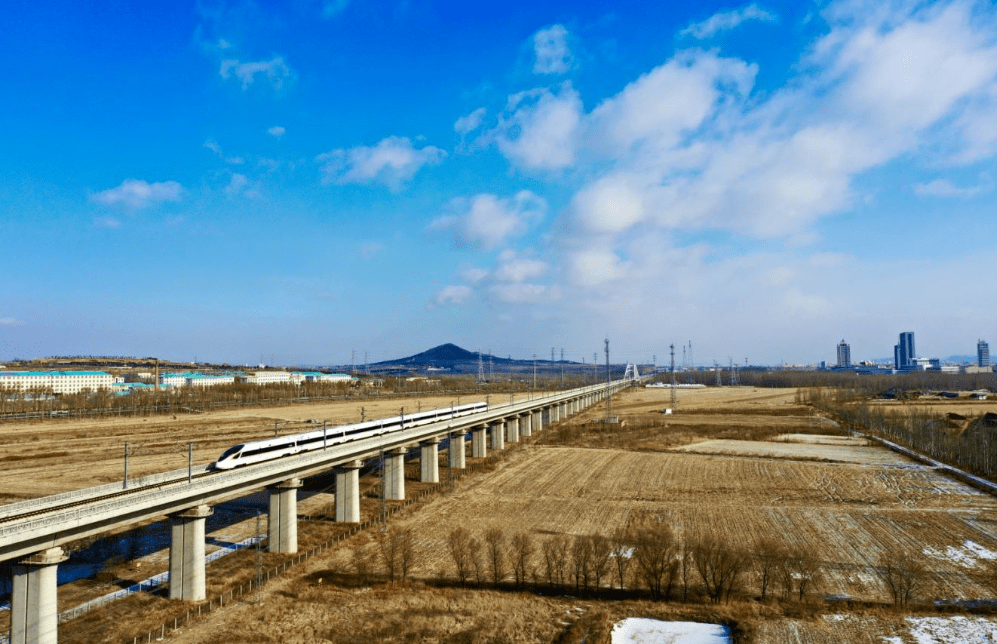 最快4小时52分京哈高铁首发