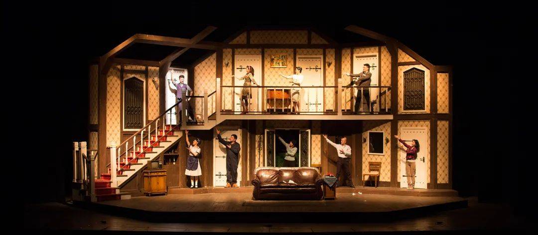 那年今日回顾经典英国经典闹剧糊涂戏班