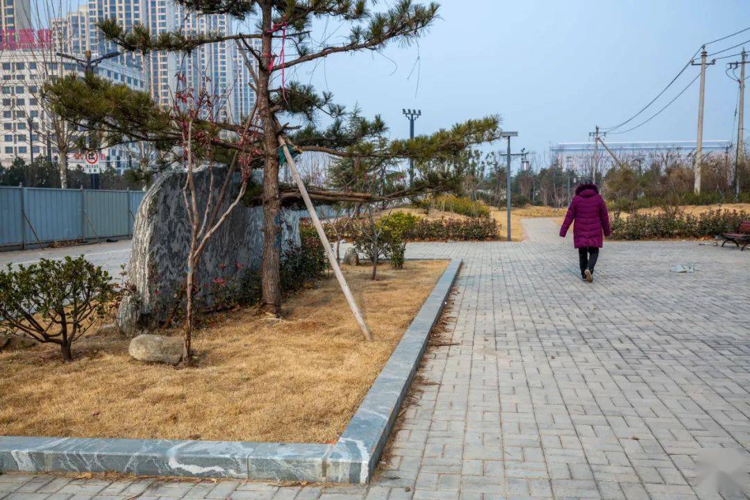 路灯等配套设施游园内设有面积5400余平方米洛龙区伊洛路恒昌家园西侧