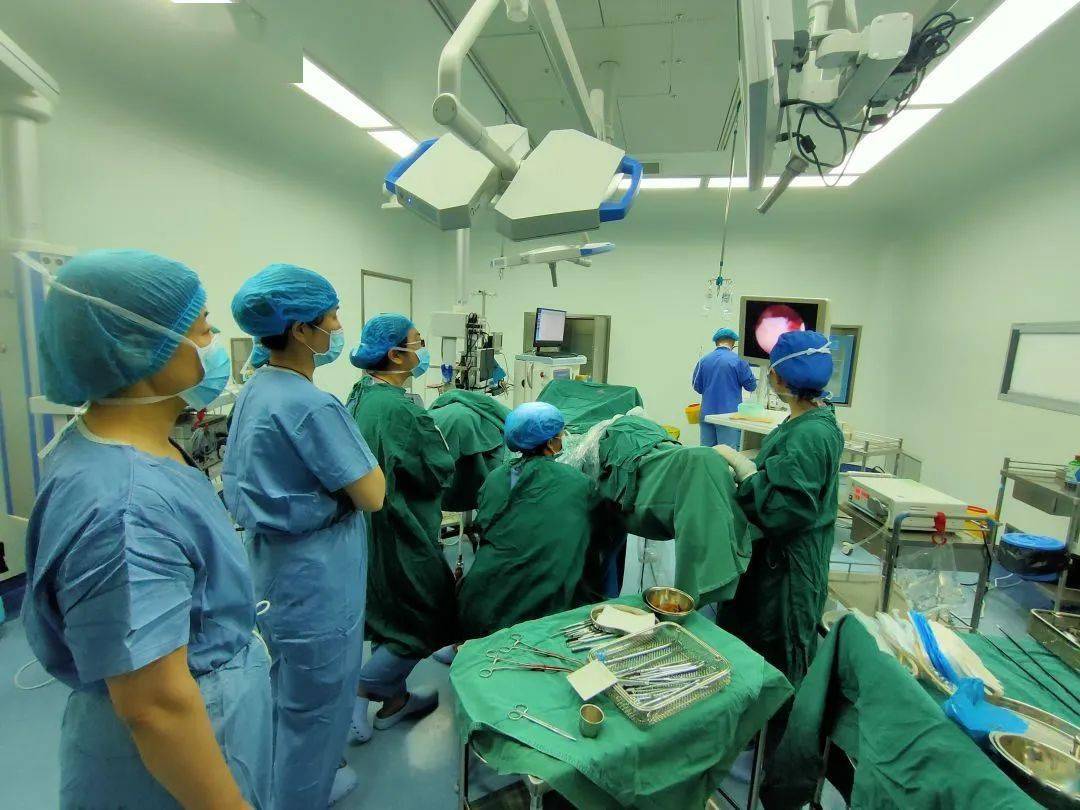 严重者可导致产妇大出血,休克,子宫穿孔,继发感染,甚至死亡