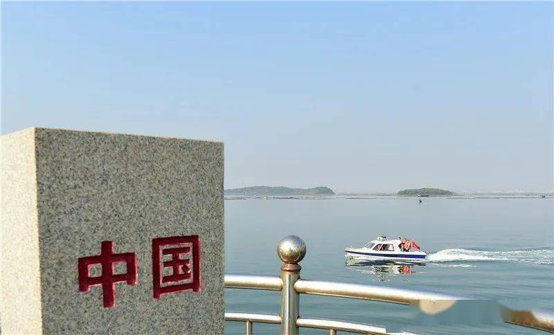 防城港:海上界碑下的党支部