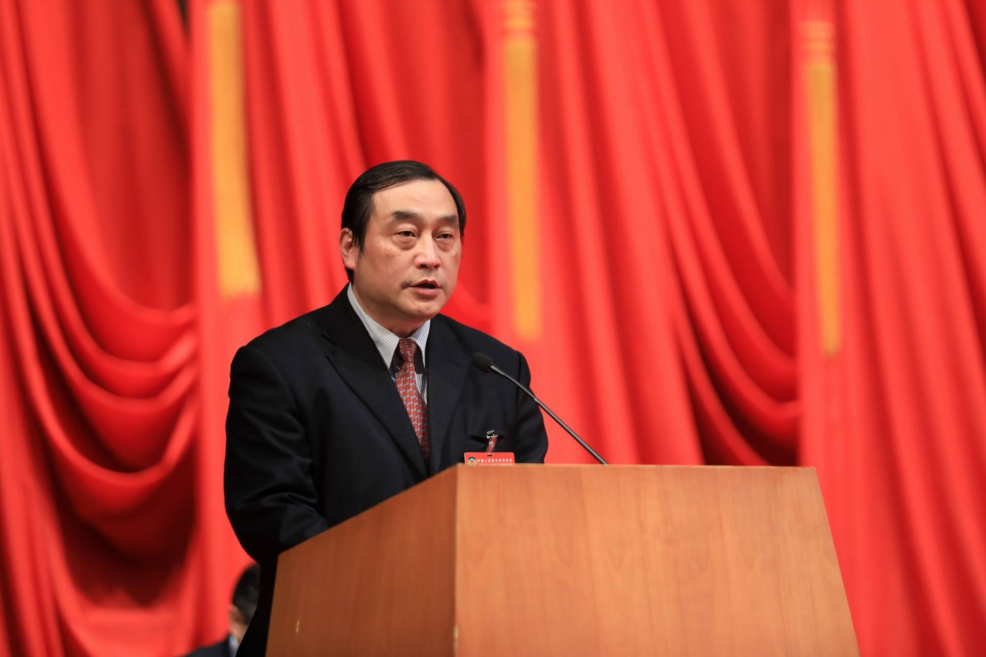 张伟滨委员尊重生命回归教育本源培养文明强健富有创造力的接班人