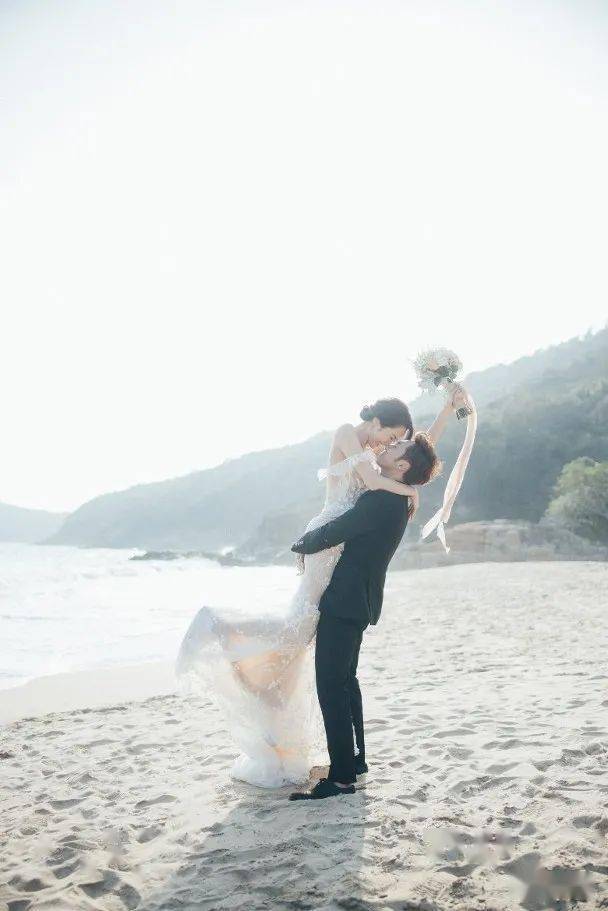 汤怡奉子成婚下月举行婚礼