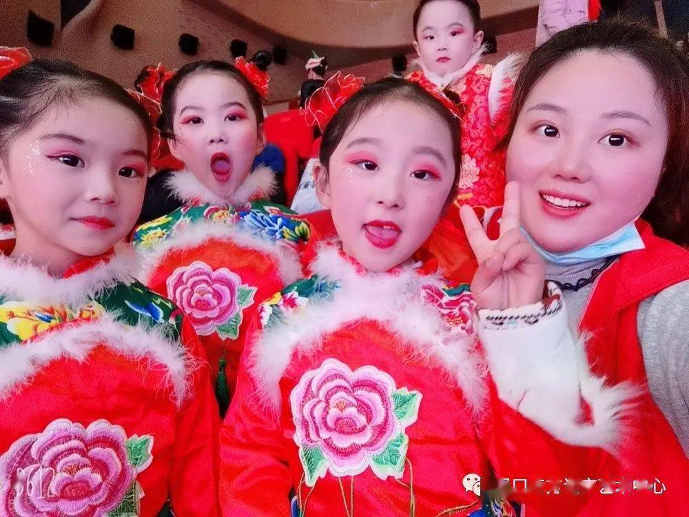 东方语言艺术中心2021年少儿春晚演出完美落幕