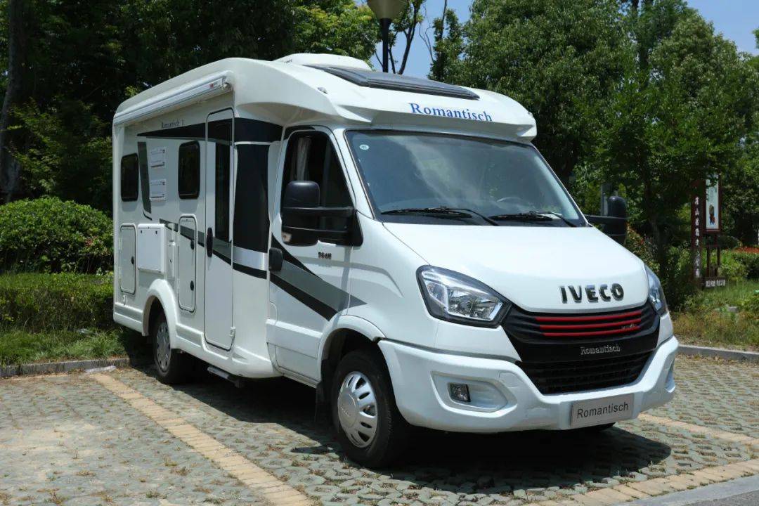 轻奢时尚源自德国设计的欧式房车罗曼特斯t1