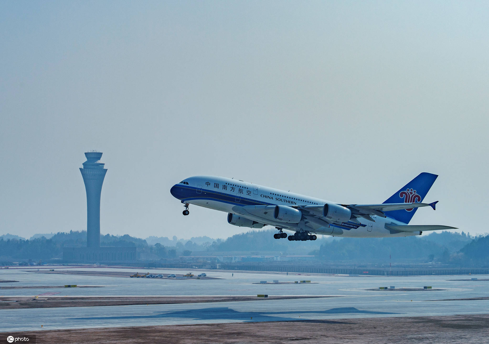 四川成都天府国际机场迎首次试飞预计6月30日正式投运