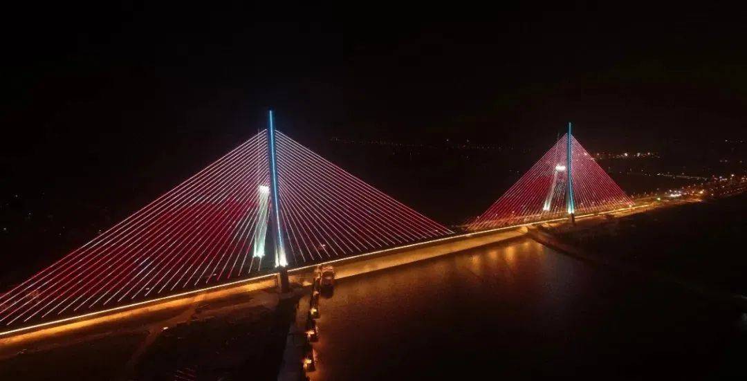 重磅巢湖大桥最美夜景正式拉开大幕
