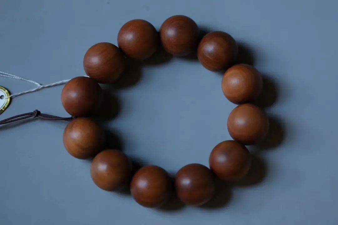 檀香是谁 17f1983e8e7a43508029c27b79f40b8d.jpeg