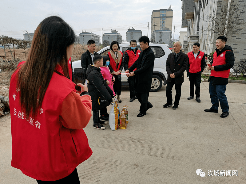 汝城县志愿者联合会开展慰问困难学生新时代文明实践活动