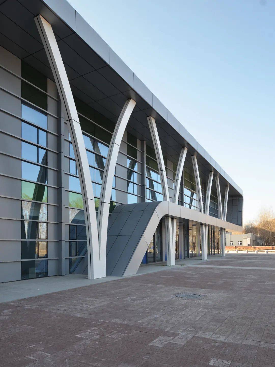 钢结构建筑中小型公路交通建筑的设计与建造过程