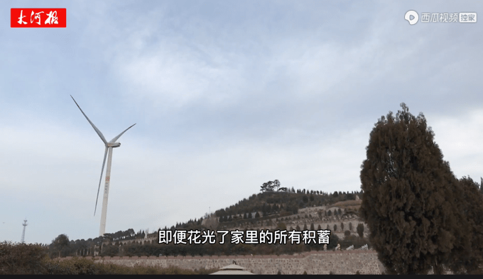 8岁女儿去世后父亲转到陵园上班 墓碑前的一吻看哭千万网友（图）