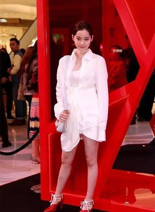 欧阳娜娜身材比例 65cf4c8fdb3c41b3bff9cd9dd57e9425.jpeg