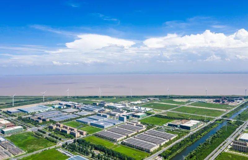 在海宁"十四五"规划建议中提到,尖山新区(黄湾镇)要定位城市副中心,以