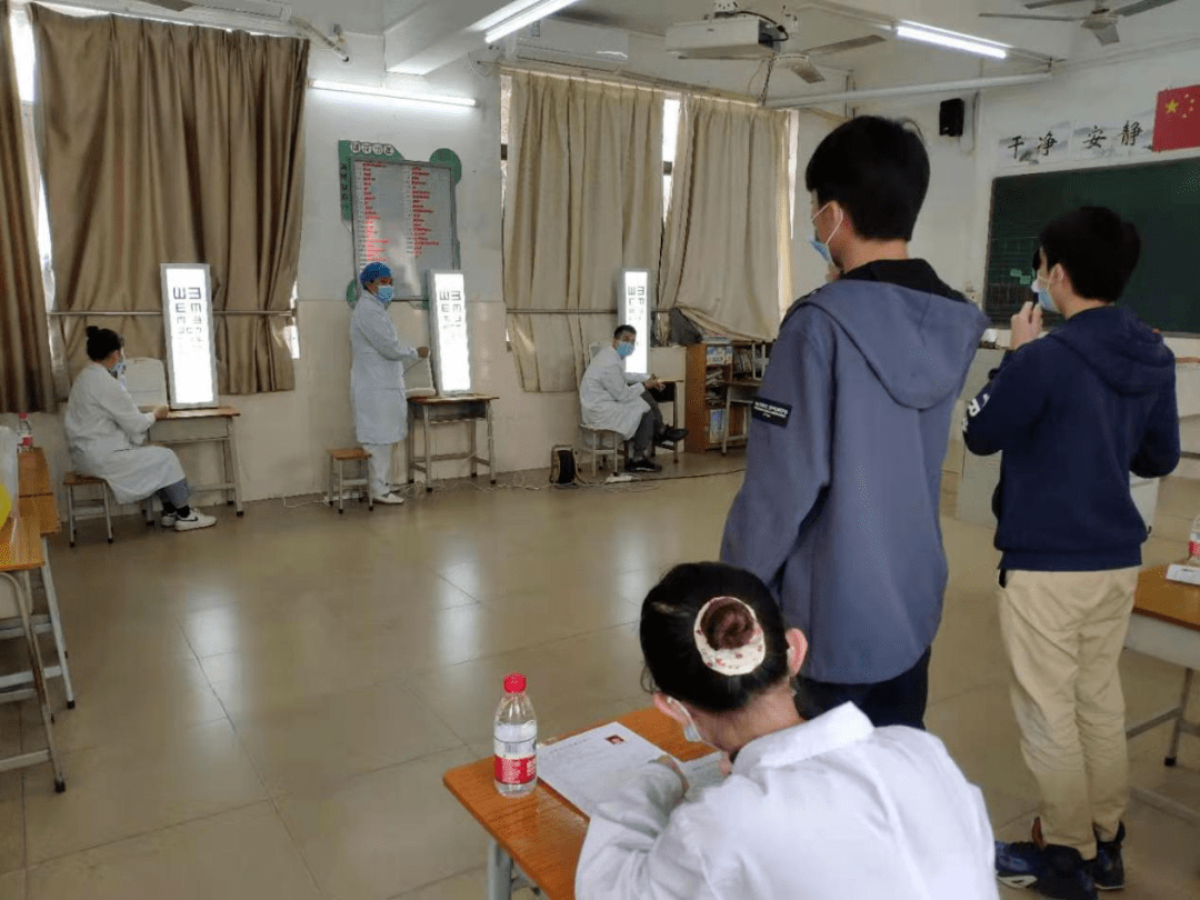 桥头243名热血青年参加征兵初检_体检