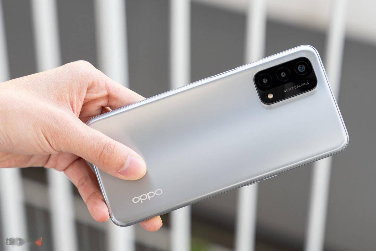 再多照片都装得下,oppo a93 标配 256gb 大存储给你好玩
