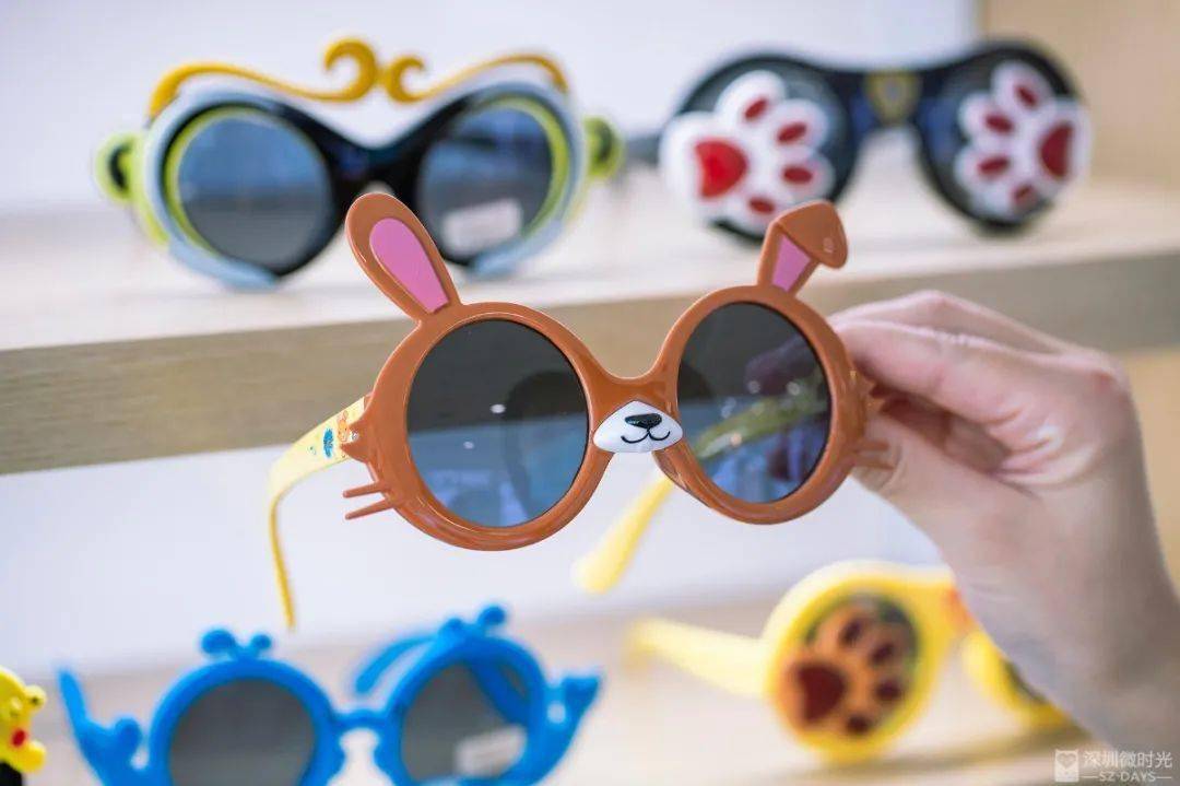 眼镜免费配 f52e95b4eda54e689df4c9f25cd08d8a.jpeg