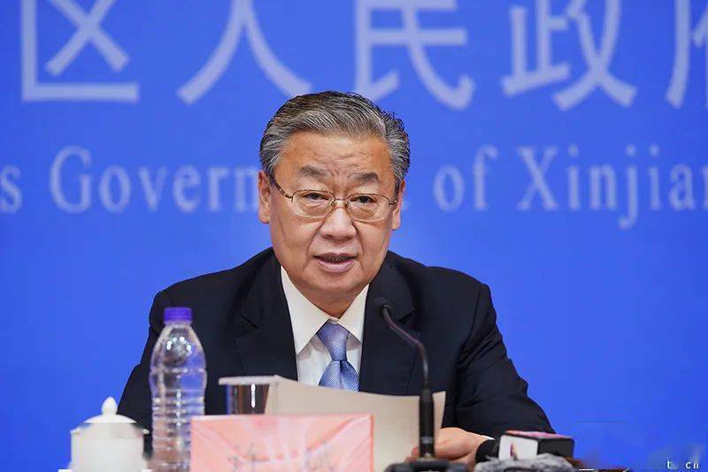 自治区统计局党组书记,局长,新闻发言人许斌以36个字概括了2020年新疆