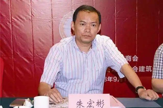 作为漂泊在外的"湖男人",每逢春节,朱宏彬都会和妻子一起,回到他的