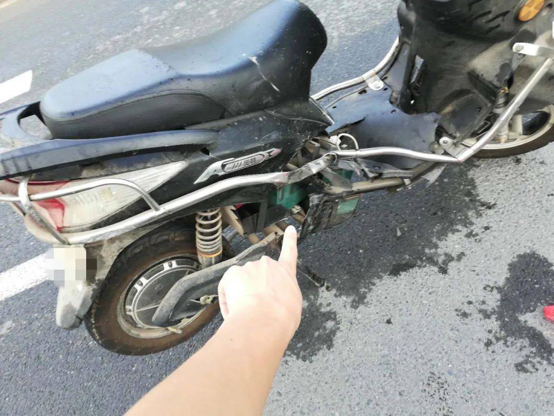 梅州一男子无证驾驶超标电动自行车被撞身亡!