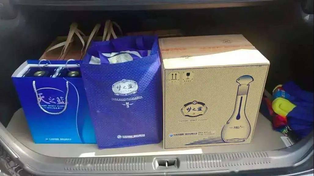 只要心中有爱,杯中有酒,纵使相隔再远也是最好的团圆67_梦之蓝