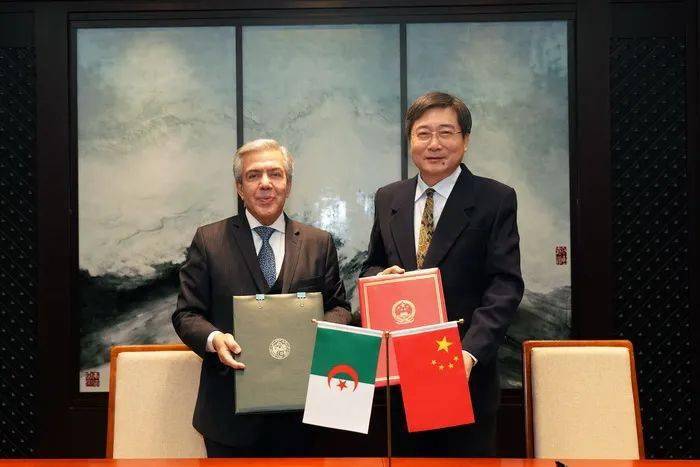 文化和旅游部副部长张旭在京会见阿尔及利亚驻华大使布哈利法一行