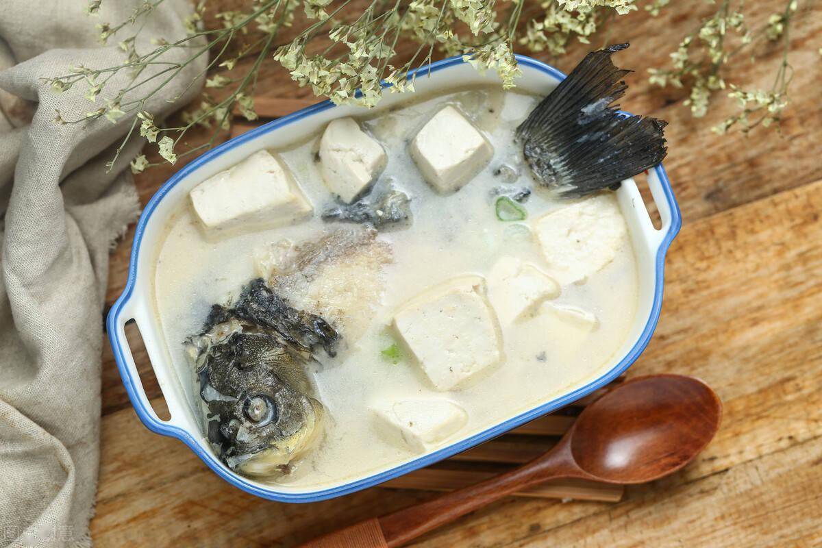 怎样熬黑鱼汤又白又鲜 c978b118052842c58417fc8c617c0acc.jpeg