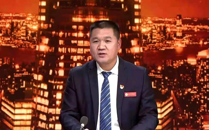 李长青用爱和责任书写的教育人生