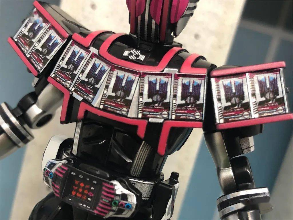 帝骑神主牌登陆装动系列居然还给到全套卡片